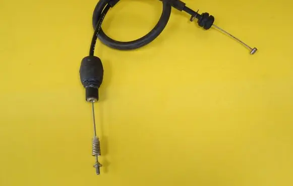 Opel Astra F Throttle cable 90128858 90570559