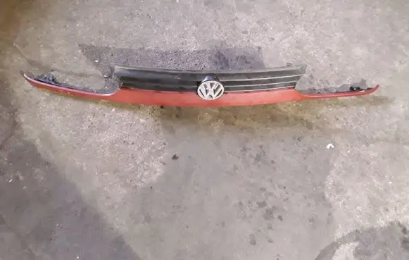 Volkswagen Golf III Front bumper upper radiator grill 1H6853653