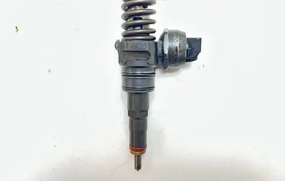 Skoda Octavia Mk2 (1Z) Fuel injector 038130073AG