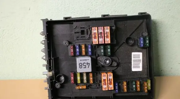 Audi A3 S3 8P Fuse module 1K0937125