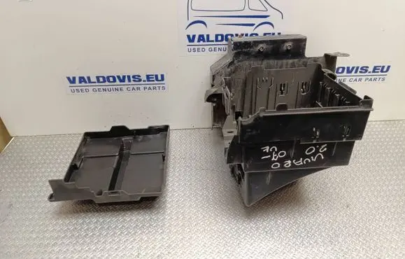 Opel Vivaro Fuse box set 8200490001 93856636