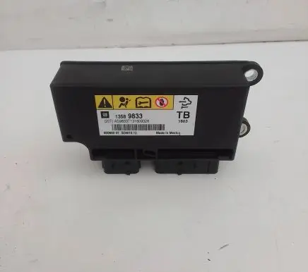 Opel Insignia A Airbag control unit/module 13589833 AS9833T131609326