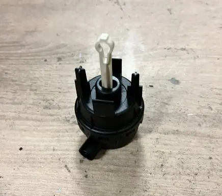 BMW 5 E60 E61 Vacuum air tank 51117190662