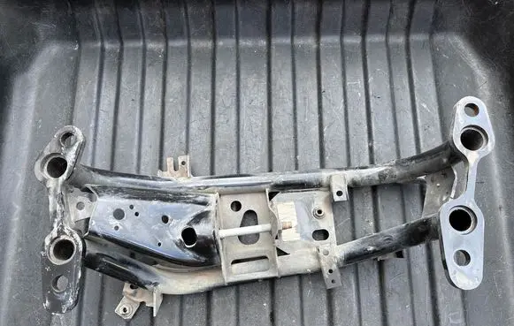 Land Rover Discovery 5 Gearbox mounting bracket PLA5060