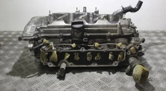 Toyota Avensis T250 Engine head 
