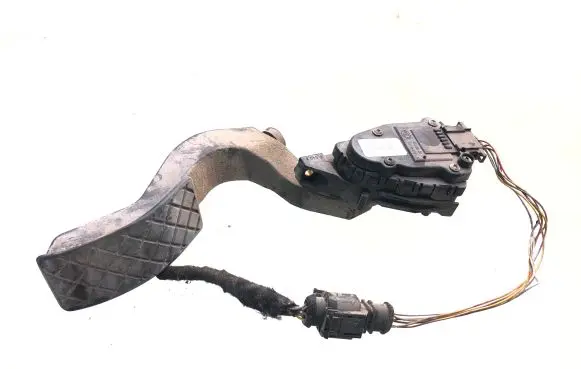 Volkswagen PASSAT B5 Accelerator throttle pedal 8D2721523