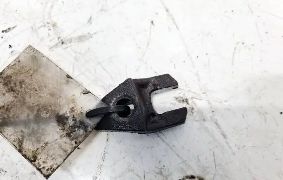 Citroen C4 II Picasso Fuel Injector clamp holder 
