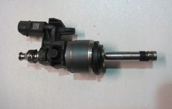 Skoda Rapid (120G, 130G, 135G) Fuel injector 0261500443