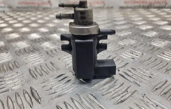 Volkswagen PASSAT B5.5 Turbo solenoid valve 1J0906627A