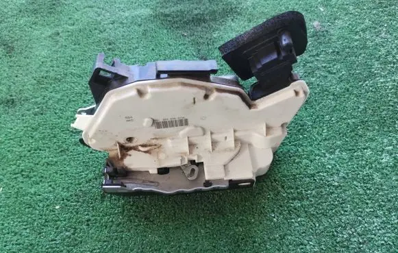 Volkswagen Polo V 6R Rear door lock 6R4839015A
