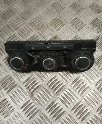 Skoda Octavia Mk2 (1Z) Climate control unit 3T0820047H