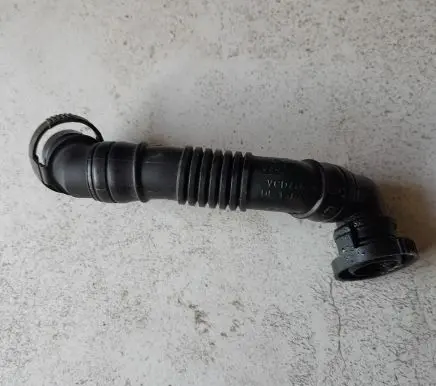 Volkswagen Golf V Breather hose/pipe 03G103493D