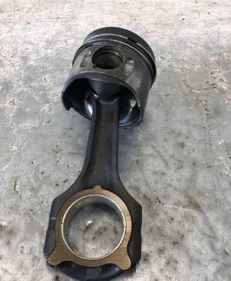 Mercedes-Benz E W211 Piston with connecting rod