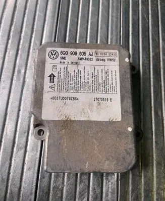 Volkswagen Caddy Airbag control unit/module 6Q0909605AJ 5WK43352