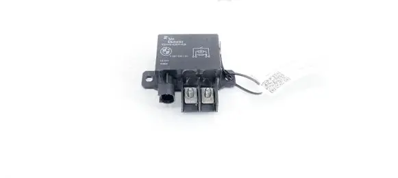 BMW 5 F10 F11 Coolant fan relay 7661503