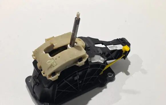 Volvo V60 Gear shifter/selector 31367687