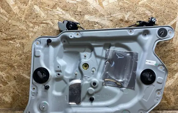 Infiniti G37 Front door electric window regulator 960903107