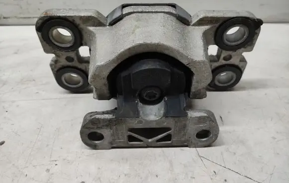 Volvo XC60 Engine mount bracket HL8090M03