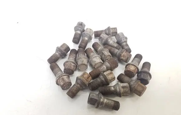 Volkswagen PASSAT B5.5 Nuts/bolts 