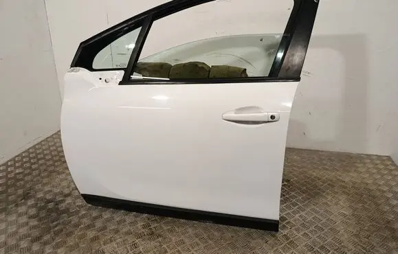 Peugeot 2008 I Front door 