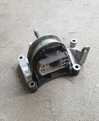 Fiat 500 Engine mount bracket 013A236