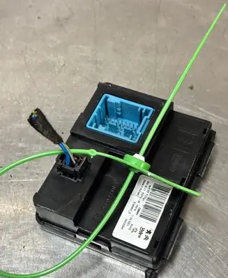 Peugeot 5008 II Trunk lid opening control unit 9849650980