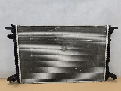 Audi Q7 4M Coolant radiator 8W0121251AK