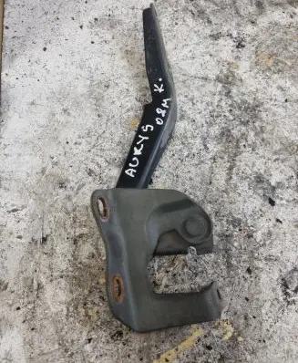 Toyota Auris 150 Engine bonnet/hood hinges