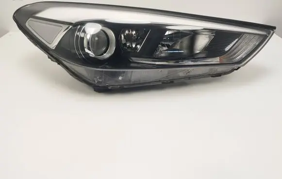 Hyundai Tucson TL Headlight/headlamp 