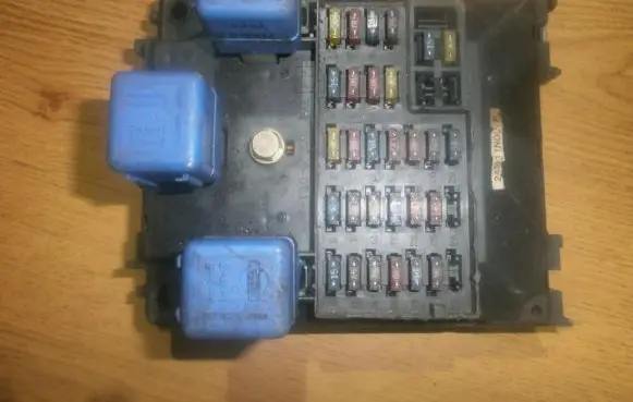 Nissan Almera Fuse box set 243501n00f