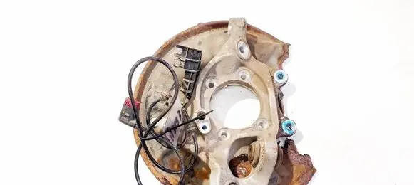 Rear wheel hub