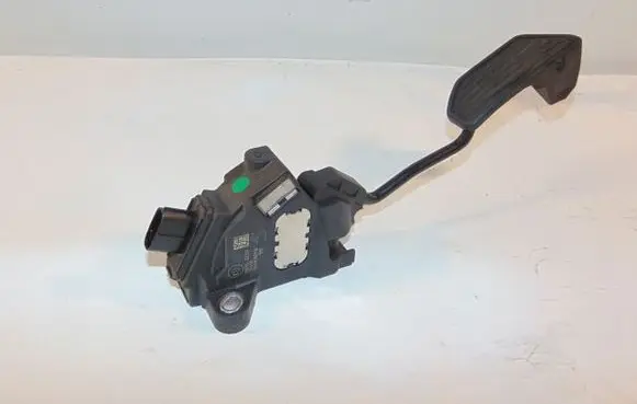 Toyota Avensis T270 Accelerator throttle pedal 7811002150