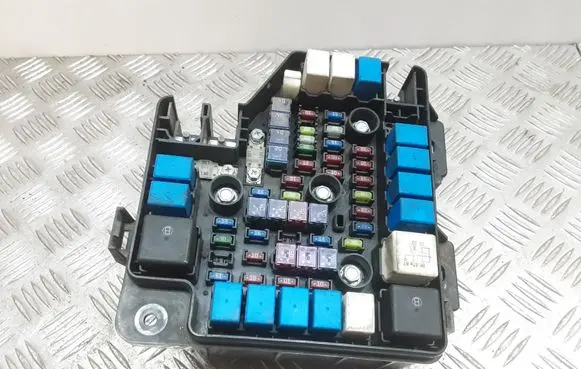 Hyundai Santa Fe Fuse module 919502B100