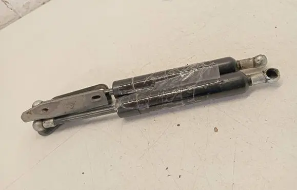 Volvo V70 Tailgate/trunk strut/damper 8643038
