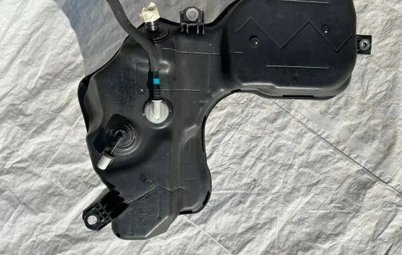 Hyundai Santa Fe AdBlue liquid reservoir 31550S1900