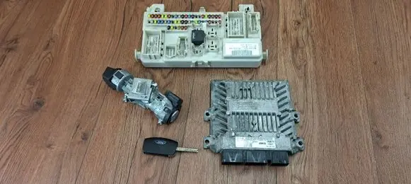 Ford Focus C-MAX Engine ECU kit and lock set 6M5112A650YA