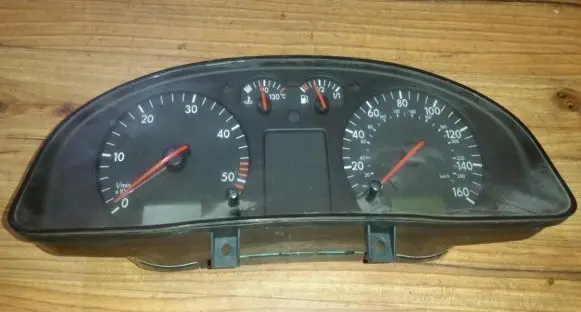 Volkswagen PASSAT B5 Speedometer (instrument cluster) 3b1919910c 110008919007