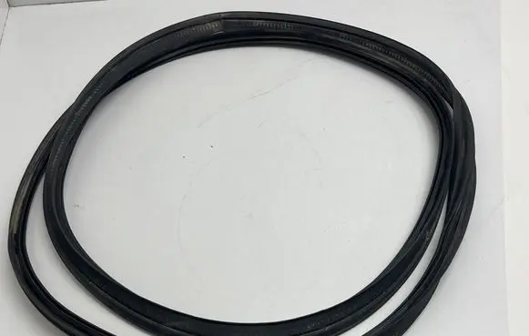 Subaru Outback (BT) Trunk rubber seal (body) 10103123