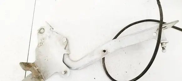 Engine bonnet/hood hinges