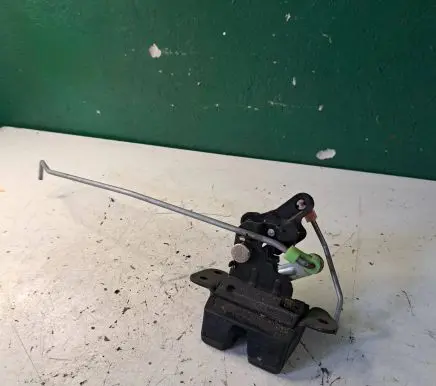KIA Sportage Tailgate window lock/catch/latch 