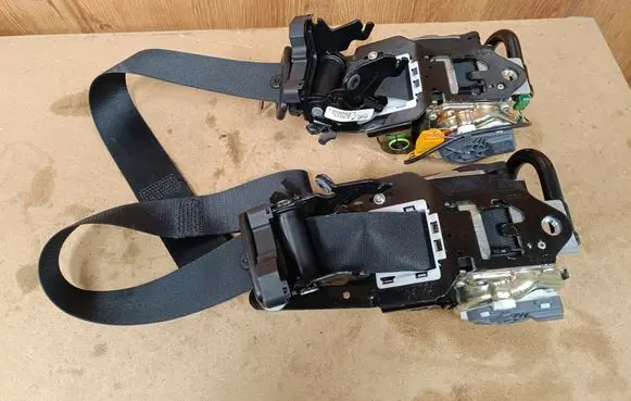 Mercedes-Benz E W238 Set of seat belts A2388602900 A2388602800