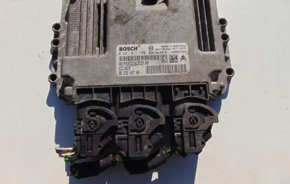 Volkswagen Touran I Engine control unit/module 0281011540