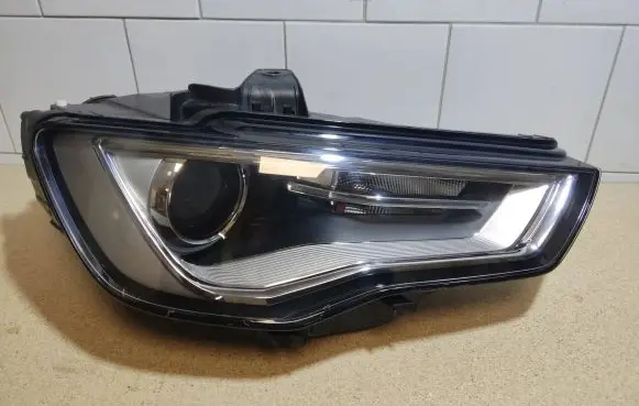 Audi A3 S3 8V Headlight/headlamp 8V0941006D 01074030AE