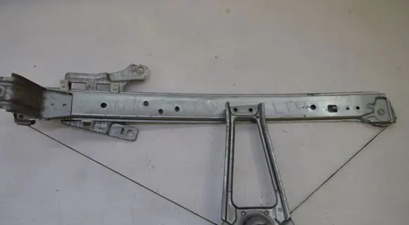 Rear door manual window regulator