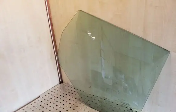 Volvo XC60 Rear door window glass
