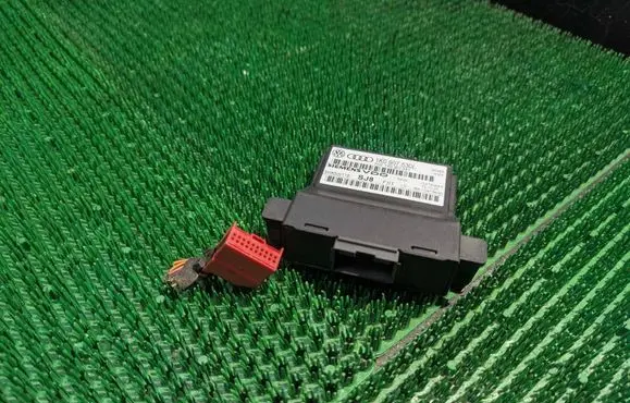 Volkswagen Touran I Gateway control module 1K0907530L 5WK50011B 1K0907951