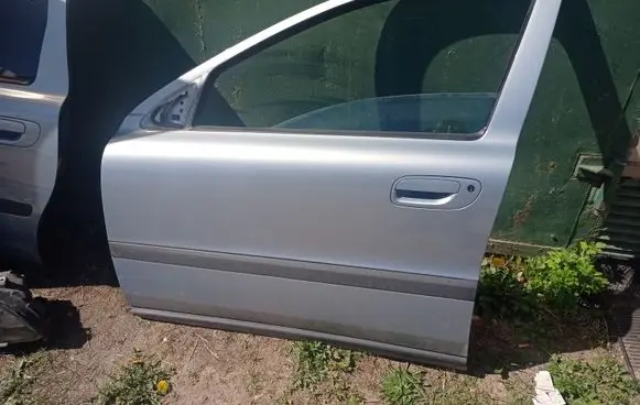 Volvo V70 Front door