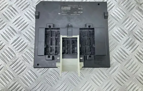 Volkswagen Golf VII Comfort/convenience module 5Q0937084N