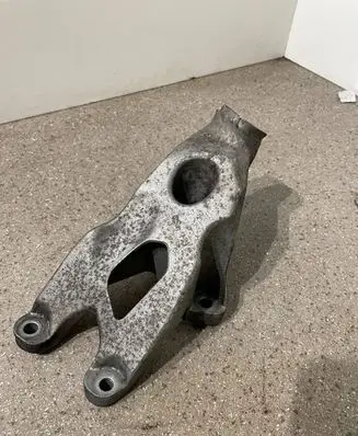 Volkswagen PASSAT CC Engine mounting bracket 8K0199307