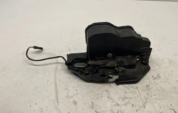 BMW 5 F10 F11 Rear door lock 7185687 A053702